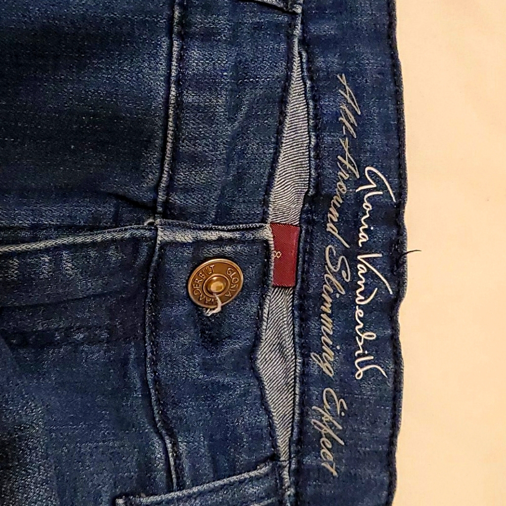 All-Around Slimming Effect jeans